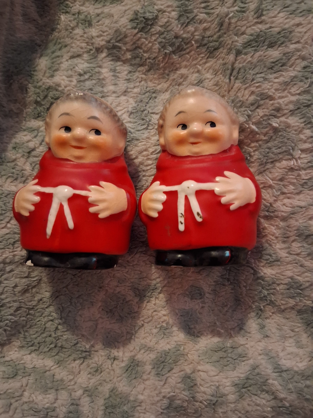 Goebel 1950s Cardinal Tuck Salt And Pepper Shaker